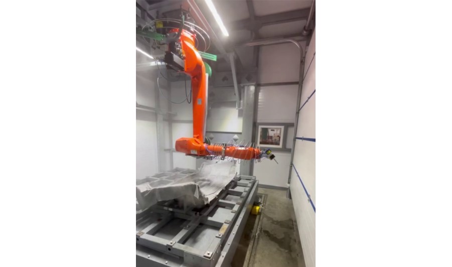 Роботизированный комплекс гидрорезки пластиковых изделий на базе роботов KUKA